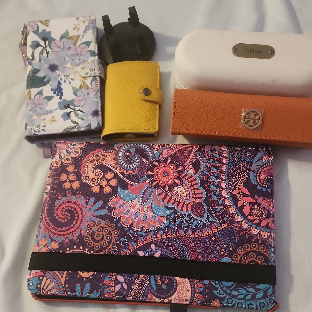 Tory Burch And Cloé Eye Glasses Case + Multicolor Paisley Tablet Case N Others